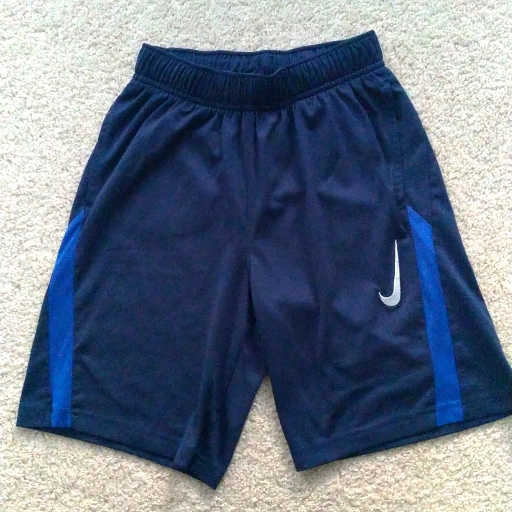 Nike boys shorts, size M